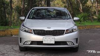 KIA Forte 2018 a prueba Todo sigue igual pero ahora con un motor más eficiente [upl. by Weiss]