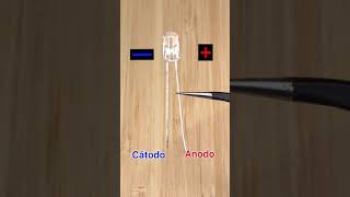 Cómo identificar el Positivo y Negativo de un diodo LED [upl. by Oznofla]