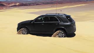 Mercedes GLE 450 4Matic bouncing itself out of sand [upl. by Nosdrahcir]