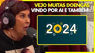 MARCIA SENSITIVA FAZ PREVISÕES PARA O ANO DE 2024😳  PodcatsDelas Cortes [upl. by Aisatana279]