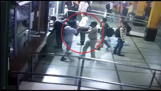 Thief Caught on Camera Thief Caught Red Handed While Pickpocketing in India Beaten By Cop [upl. by Marlea]